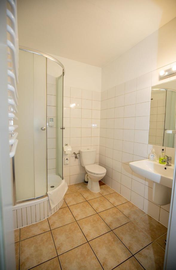 Pensjonat Rogatka Osieczna Exteriör bild